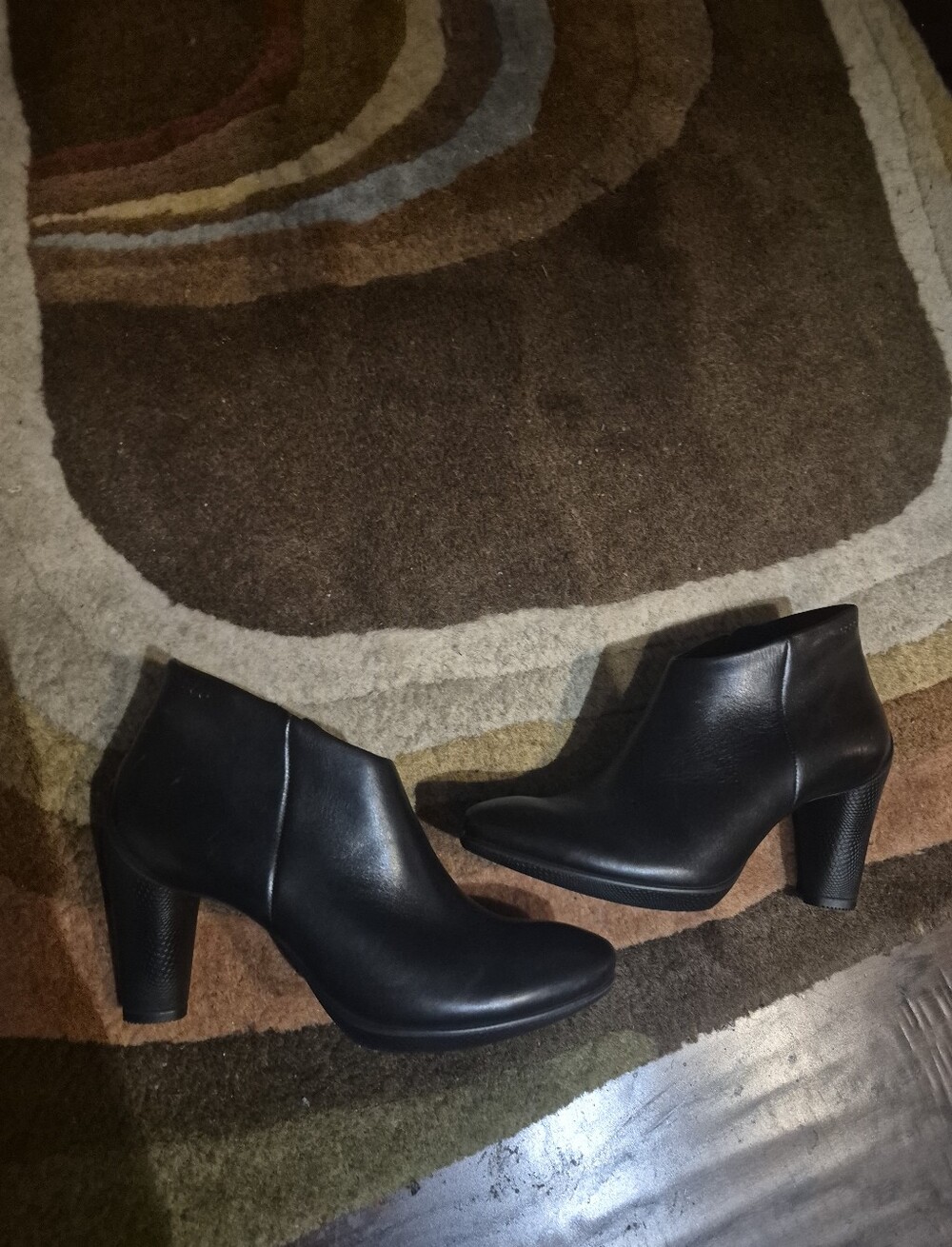 Ecco Classic Black Women’s Leather Ankle Boots Sz 37/7